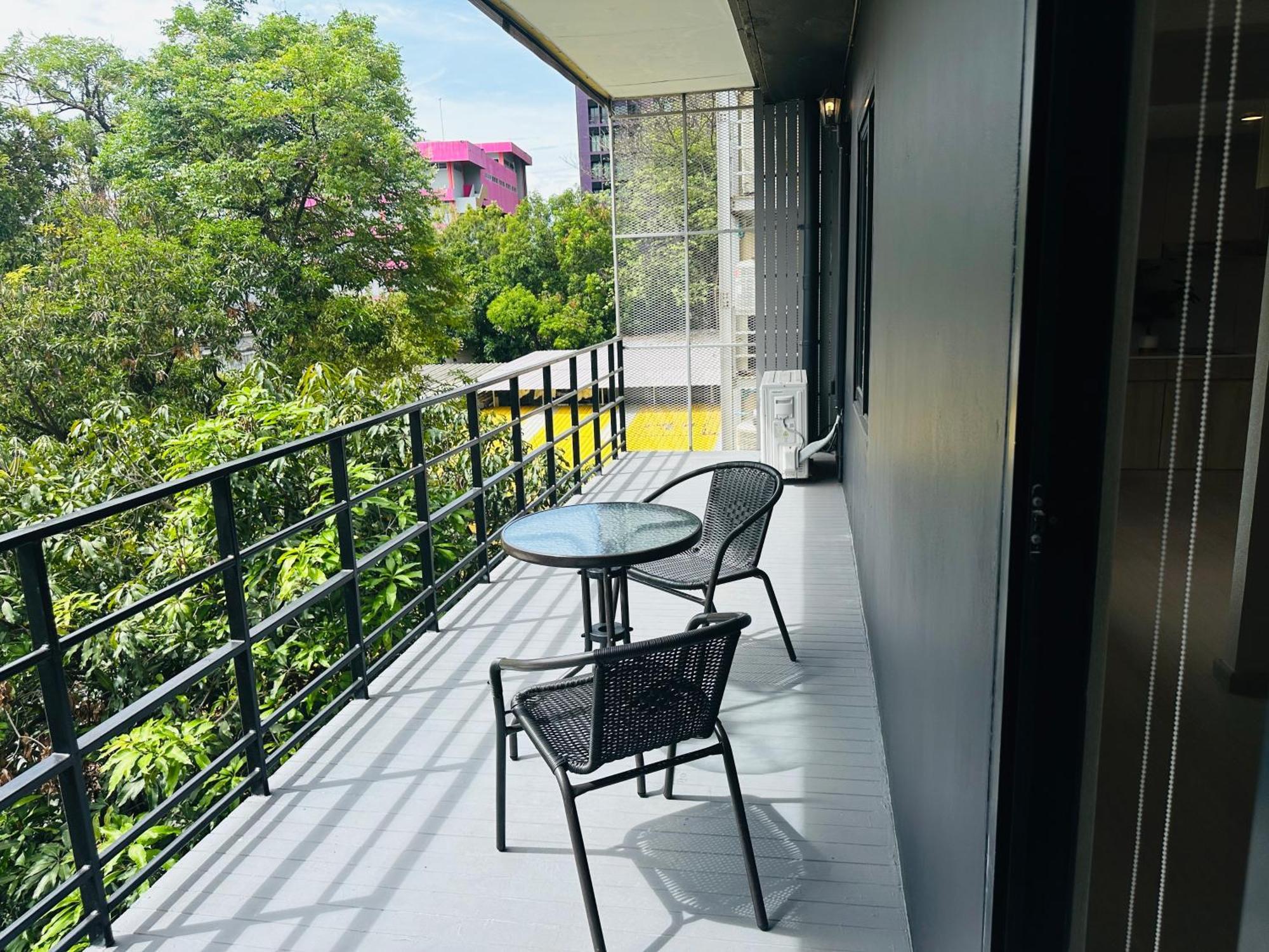 Appartamento New Ekamai Thonglor Luxury Near 711, Bts, Mall *